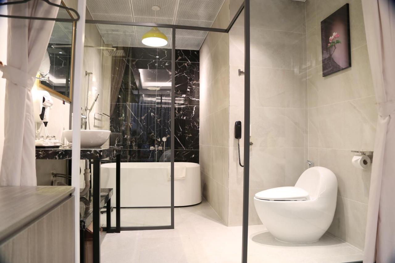 The Queendor Boutique Hotel Ho Chi Minh City Bagian luar foto